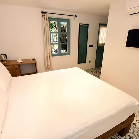 Πανσιόν Oalis Boutique 4*